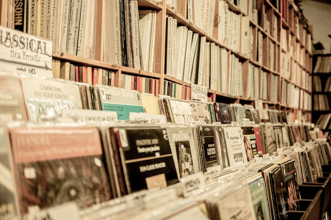 découvrez notre sélection des meilleures boutiques de musique où vous trouverez tout ce dont vous avez besoin, des instruments aux accessoires, pour satisfaire votre passion musicale.