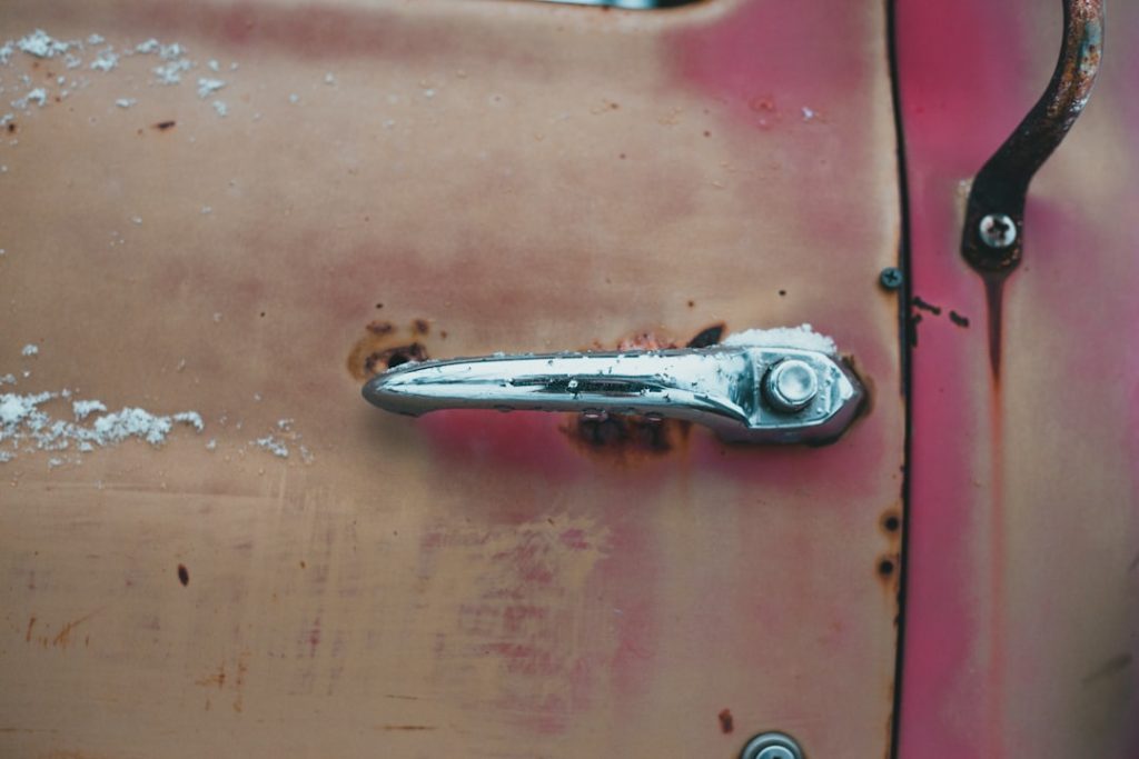besoin d’un serrurier automobile fiable ? découvrez nos services de dépannage, ouverture de porte, reproduction de clés et programmation de télécommandes pour tous types de véhicules. intervention rapide et professionnelle.