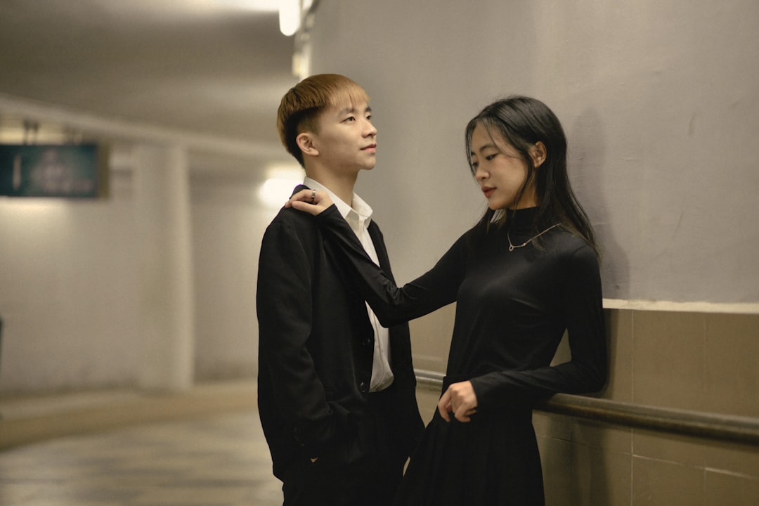 découvrez nos conseils et inspirations pour réussir votre séance photo de couple. idées de poses, astuces de professionnels et lieux romantiques pour capturer vos plus beaux moments à deux.