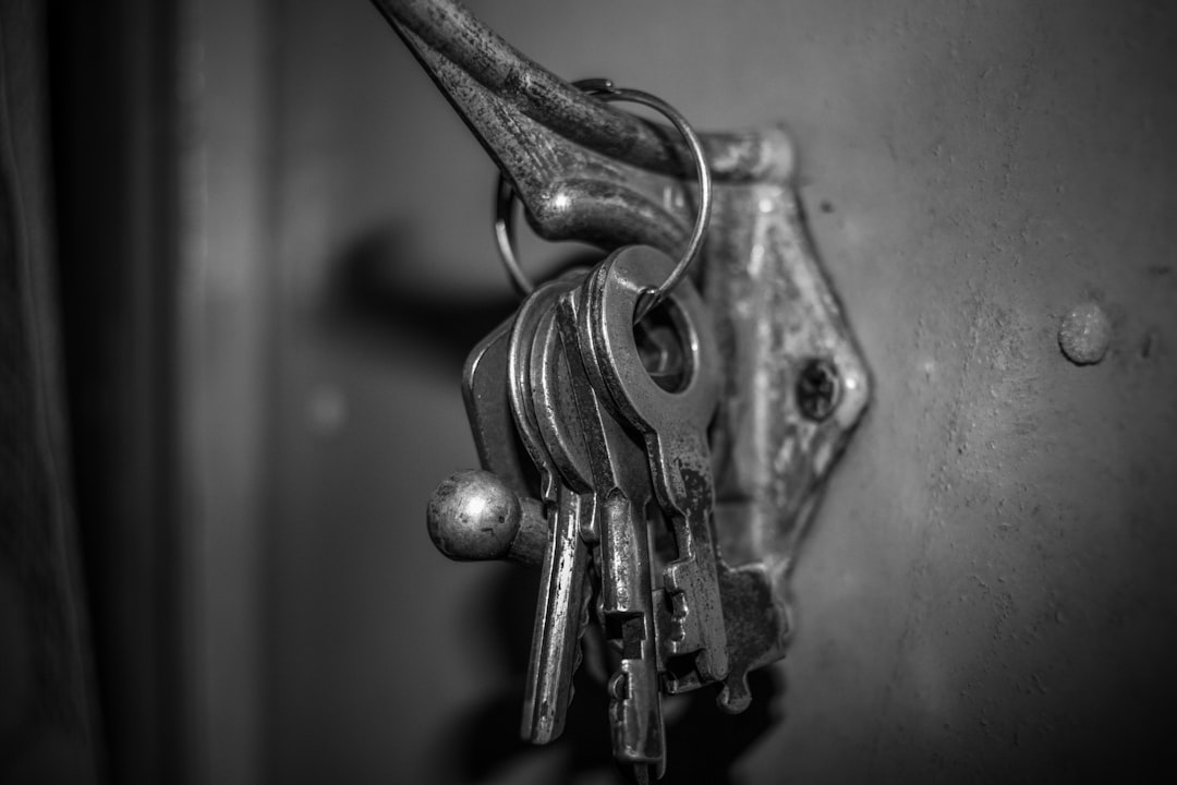 découvrez notre formation de serrurier : développez des compétences pratiques pour devenir un professionnel qualifié en installation, réparation et ouverture de serrures. inscrivez-vous dès maintenant pour débuter une carrière prometteuse dans la serrurerie.